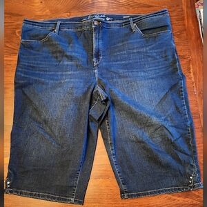 Gloria Vanderbuilt Size 24 All Around Slimming Effect Skimmer Capri's-Dark Blue